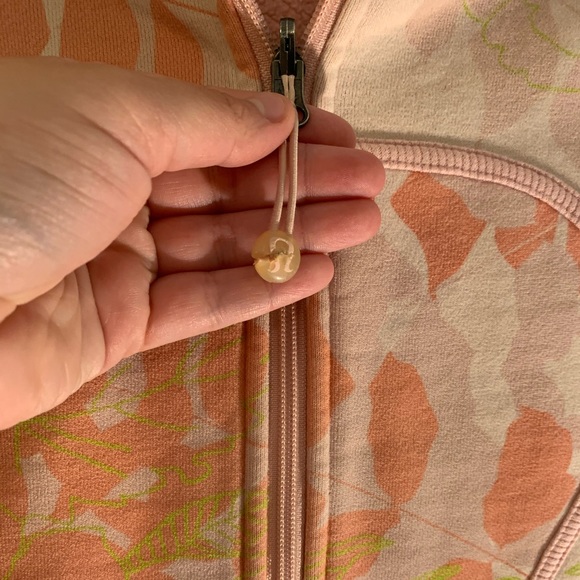 ✨Rare✨ Lululemon Peach Floral Scuba Hoodie - Picture 3 of 7